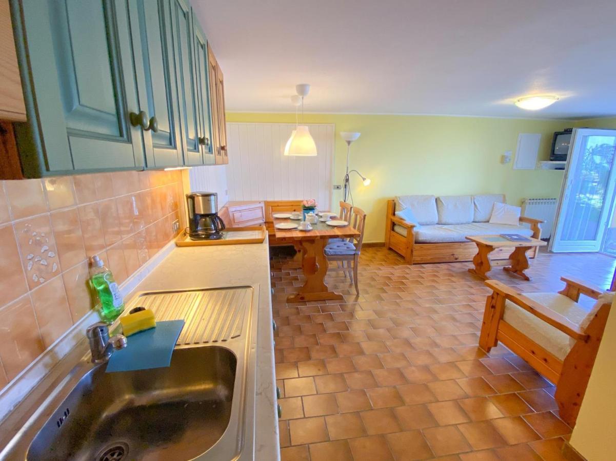 Bellavista A Garten Appartement Mit Pool コーリコ エクステリア 写真
