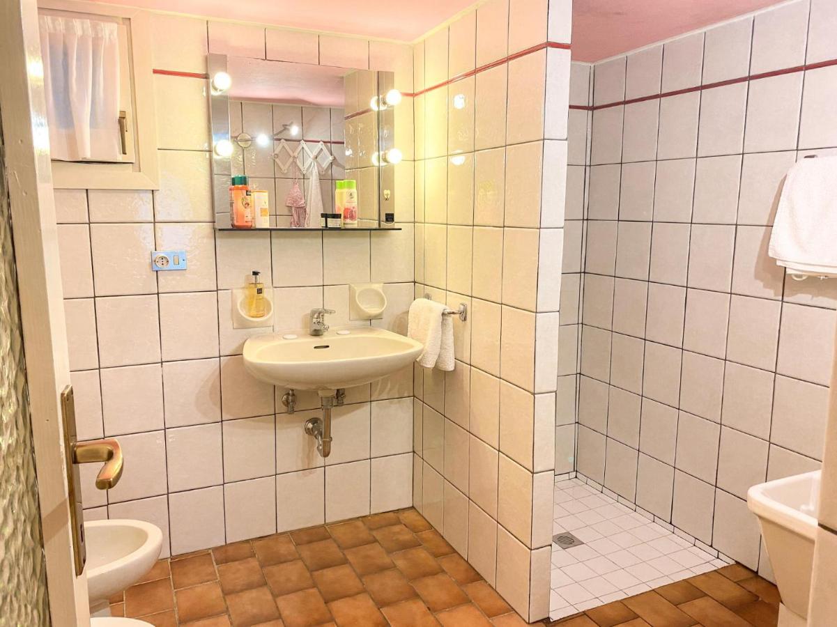 Bellavista A Garten Appartement Mit Pool コーリコ エクステリア 写真